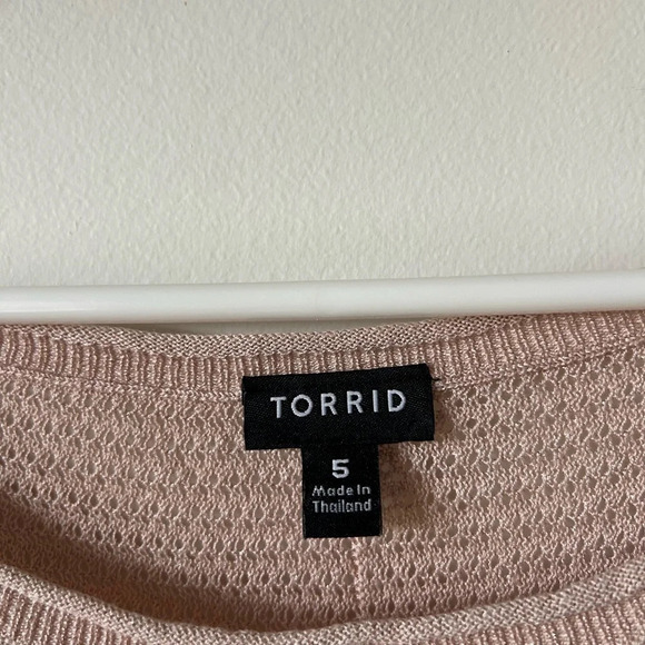Torrid Pale Pink  Shimmer Pointelle Cold Shoulder Dolman Top - Picture 4 of 4